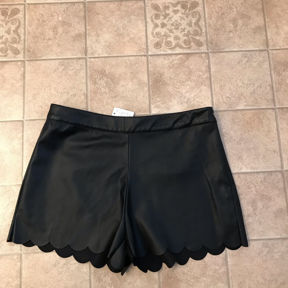 Blu Pepper Scalloped Shorts Size Large